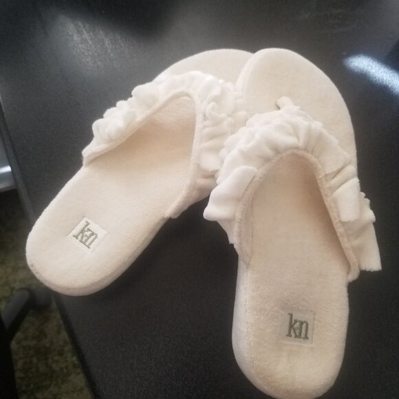 KN Cozy Ruffled Sandal/Slippers with Rubber Soul NWOT Sz 6 - Picture 2 of 8